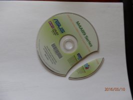 Я купил материнку asus, с ней в комплекте шел диск с дровами, я один раз его достал из конверта, перекинул дрова на диск д, диск положил в конверт, конверт в коробку от материнки, и больше к коробке не притрагивался. Где-то через пол года я полез за еще одним кабелем сата.
Афигенно сохранилось все!