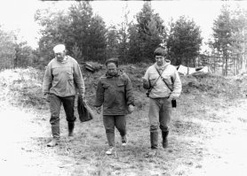 Ох уж эти копипастеры... Николай Ковалюх, именно через "ю" и никак иначе. На этом фото он в центре.