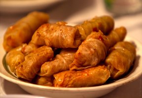 Наши роллы вкуснее. Да и намного старше ипонцких