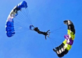 Какая селфи палка они выполняли купольную акробатику, обрати внимание на тень внизу справа на 4,02