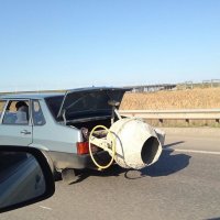 Я один долго всматривался, что же важного выделено жёлтым кругом?