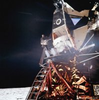 А вот тут ярко аки днем... странно...