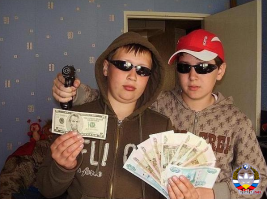 сломали женщине жизнь, зато собрали пару лайков. Лет через 20 поймут, когда то же самое начнут творить их дети