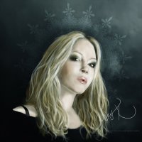 не все тут металлические... и не все тут достаточно крутые тётки... я голосую за тарью и за анжелу госсофф...