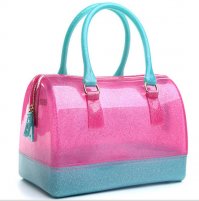 Чего чего, но этого добра у нынешних барышень жопой жуй.