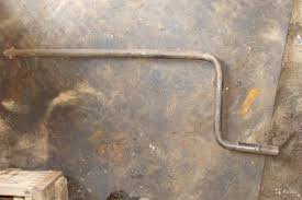 Мы учились вождению на  ГАЗ-51 и хоть машина и заводилась стартером, инструктор разрешал только это, не смог - не поехал!