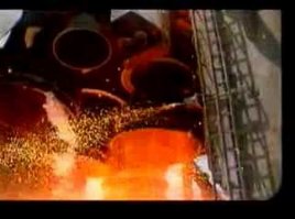 Заметили, у пиндосов при стартах шаттлов и других водородных ракет чато показывают кучу искр под соплами двигателей?
Нет, это не прикуриватель, это специально для того чтобы выжигать стравливаемый или утекший водород, чтобы он не скапливался в больших объемах, иначе будет большой бабах