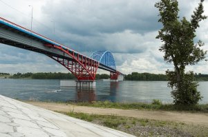 Действительно, интересно, почему это у тебя не вызывают гордости наши достижения в мирной сфере? Наверное потому что достижения наши, а не ваши?