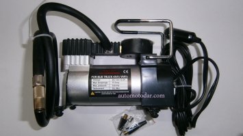 Мой комплект в багажнике. За 5 лет только один раз понадобился фитиль, но не подвел. Сработает и на маленьких, и на больших дырках.

 А компрессор - чуть дороже обыкновенных китайских, "только" 150psi, зато очень шустро закачивает, и не перегревает. Раньше был китайский пластмасовый, 250psi - на свалку выкинул, не качает, перегревает.