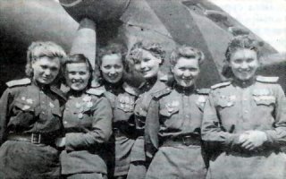 А эти и фоткались в этой форме, и фашиста били, и ничего.
Девушка всегда будет девушкой, а у вас комплексы какие-то.
Тем более на фотках 2,5,6,8,9,12 девушки в своей форме, в которой служат нам с вами.
ЗЫ: Ну а про ТП (которых вы, скорее всего, и имеете ввиду) вообще нет смысла говорить, на то они и ТП. Глянул, плюнул, пролистал - вот как с ними надо. Они не ряженные, они просто ТП, в форме она или голая, с "уточкой" она или со смузи - ТП останется ТП.