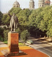 Время назад не вернёшь, оно безвозвратно. Бывшие республики вновь в союз не соберёшь,– это просто не возможно. Однако ностальгия и меня иногда донимает. Особенно в нете и разговорами с друзьями, родственниками и знакомыми.
