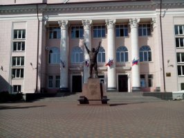 Город Шахты . Памятник Василию Алексееву .