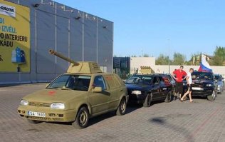 Тем временем суровые латвийские полицейские....