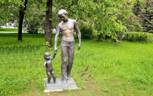 Когда батя берется за воспитание ребенка!