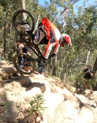 14 фото самых разных вещей и продуктов в момент падения