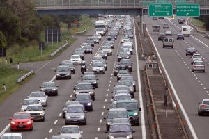 Германия. И где тут движение по асфальтированной обочине?
Как ребёнок, ей-богу, лишь бы ляпнуть.