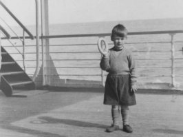 Home Children - систематическая депортация детей из бедных семей из Англии в Канаду, Австралию, Новую Зеландию существовавшая с 1618 до 1970-х годов. Родителей убеждали что их дети усыновлены, фактически же они жили в приютах, где использовался детский труд