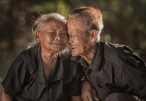 Забыли в конце поста фотографию верёвки с мылом выложить. А что, найти что-то попозитивнее из разных стран - нет, не судьба?