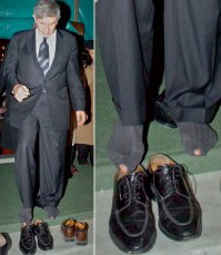 Бывают туфли не по ноге, и пара-тройка часов в такой обуви убьют даже карбоновые носки. Му-ак скорее фотограф,который "засветил" подобный снимок. Или ни у кого не случалось конфузов в одежде?