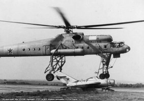 мленькое дополнение-судя по стойкам шасси , это Ми-10К , летающий кран.