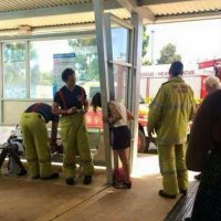 Приезжала скорая и даже МЧС.
Ой, всё они достали
И подробно сняли
На Айфон спасения процесс.