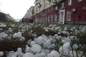 А это в Междуреченске в 2012 году. Ничуть не хуже. Машины до сих пор меченые по городу ездят.