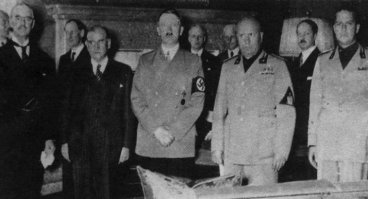 Это вы с Гитлером обсудили в сентябре 1938 года. И начали с Чехословакии. Но на нас зубки обломили.