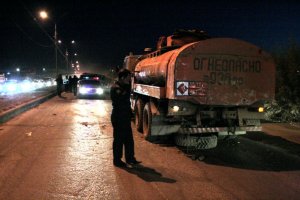 Работал инкассатором, в машине летом душегубка страшная кондиционеры так называемые совсем не вывозят, тем более что они российские зимой приходится ставить дополнительную печку, попал тут в аварию чудом выжил, решил для себя пожалуй хватит, встреча с бензовозом хоть деньги не разлетелись