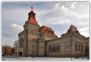 Александр Васильевич - настолько уникальное явление в истории, что даже гадости, произносящиеся в его честь, только добавляют ему уважения. Музей Суворова построен на деньги, собранные по подписке - по копейке.