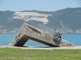 Фотки кривые...