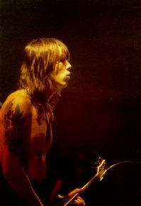 Чумычкин Игорь Васильевич, 27 лет, гитарист "Алисы". Светлая память. Классный был музыкант!