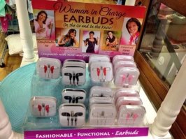 Все ерунда, кроме наушников. От такой штуки я бы не отказалась, если они действительно маленькие. Обычные в уши не помещаются, даже с меньшими насадками.