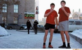 Сотрудники обсерватории развлекаются при ветре скоростью более 175 км/ч