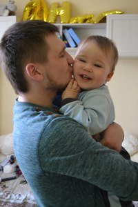 Это мои зять и внук. Я считаю, что замечательный отец и офигенный внук. И не поспоришь, правда?