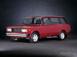 ВАЗ (Lada) 2104 – универсал 5 дв. B-класса, задний привод. Механика. Бензиновые двигатели мощностью 79 лошадиных сил.
Огненно спортивный красный цвет!