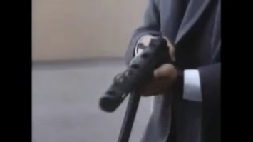 Из ППШ вальнули.