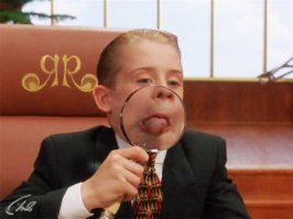 Семилетний ребенок раздал детям во дворе 229 тысяч рублей