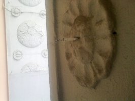 Отчего на этом фото не замечают ничего, кроме кирпичей