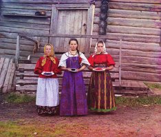 Справа налево: красная икра, черня икра... синяя икра