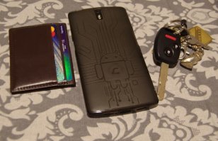 Что вы, наркоманы, с собой таскаете постоянно, что вам 100 фуфаек надо? 9 месяцев в году в шортах ходим, и как-то даже не проскакивают мысли эти пи*аристичные сумочки покупать