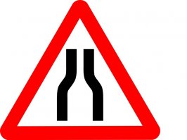 с таким знаком будет одновременное перестроение, а тот что на видео делает фуру виновной.