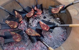Скакун, это форма готовки и подачи, Не то что вам с корыта с поросятами чавкать и полосатый зад лизать, это мировая практика.