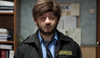 Лис, и куры. Эпичное противостояние. Собственно мы у зверей забрали их пространство. Жалко лиса, хозяина кур, тоже прав. Приговор: понять и простить!