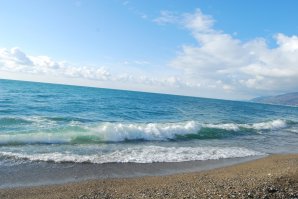 На Родосе была,там и вправду очень чисто)
И в Абхазии мне тоже очень понравилось.Фото зимой и фото летом.