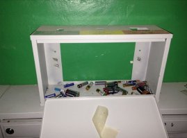 Висит у меня в подъезде контейнер "раздельный" - для разных типов батареек. Потом консъержи скотчем его заклеили, т.к. их никто не опустошает. Просто компания выиигравшая тендер на эту тему потратила немного денег на видимость "работы" и слилась с остальными бабками.