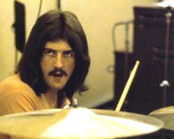 Этих забыли. Правда, они пережили свои 27, но ненадолго.