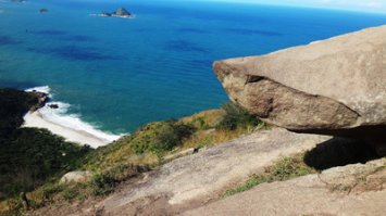 Полный интернет альпинистов на этом камушке..