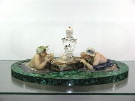 Вот тоже наш камнерез. Василий Коноваленко. ( Умер правда уже). 
Работы - супер. Особенно сочетание камней.