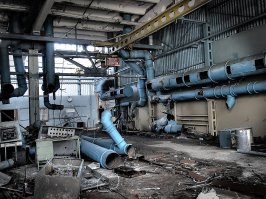 И что?
Самолет создан в СССР!
КБ находилось в Украине. 
Самолет отдали украинцам.
Они его перекрасили, хотя там труд вложен всего СССР. И сейчас это рекламируют, типа это чисто украинское достояние. Так?, мистер Адамсон? 
Нельзя так делать.
Хотя,... вы правы. 
Самолет-то не виноват, он хорош.
Но он уже не тот, не СССР-ский. Надо было бы вам выложить фото нынешнего состояния завода Антонова на (в) украине.
Там сейчас полный порядок евроуровня, полная занятость, достойная зарплата - всё цветет и пахнет! Вот какой завод создал самый могучий самолет! Фото в студию! Слабо?