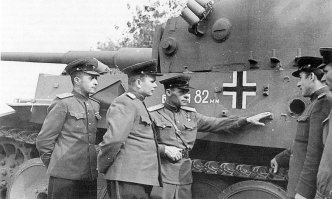 Согласен с вами. Есть вот такие фото, с подписью "Советские офицеры осматривают подбитый немецкий танк Pz.Kpfw. VI «Тигр» 503-го батальона тяжелых танков. Гвардии полковник И.Н. Бойко показывает пробоину от бронебойного снаряда в бортовой броне толщиной 82 мм". О судьбе машины ничего не нашёл.